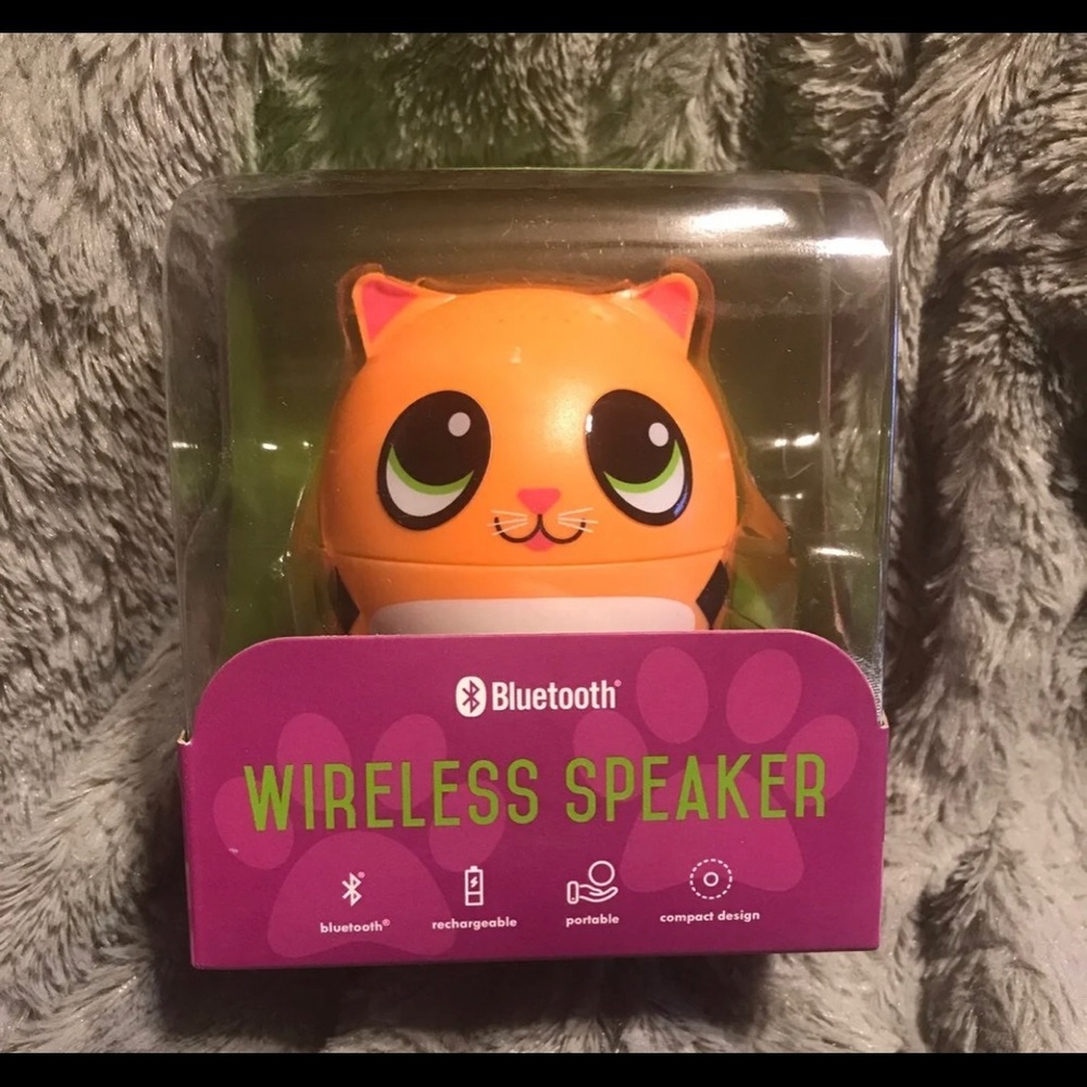 NWT Art and Sound Bluetooth Cute Cat Speaker